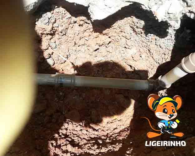 Infiltração de água na parede, solo, teto, laje e coluna Sabesp SP